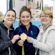 PHOTOGRAPH BY RICHARD GRANGE / UNP (United National Photographers).20 SEPTEMBER 2018. ALDI, THORNS ROAD, LYE. DY9 8ELThe new Aldi store opens with Manager Marius Smyman and help from Team GB Hockey player Laura Unsworth who poses with shoppers Zoe Hol